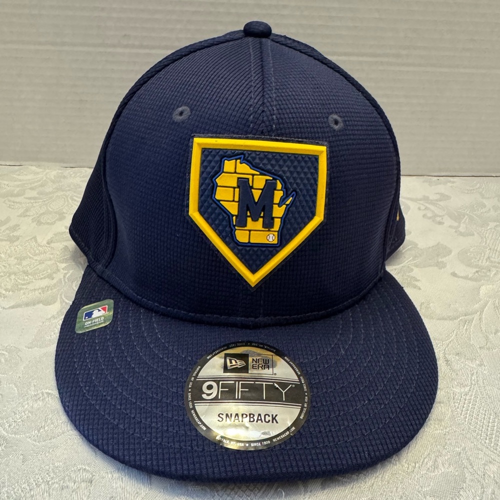 Milwaukee WI Brewers New‎ Era 59FIFTY 2022 Clubhouse Logo SnapBack Hat One Size